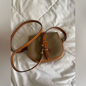 EUC Vintage Dooney & Bourke arrow head crossbody bag